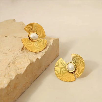 Pearl Flowers - Anti Tarnish 18k Gold Plated earrings