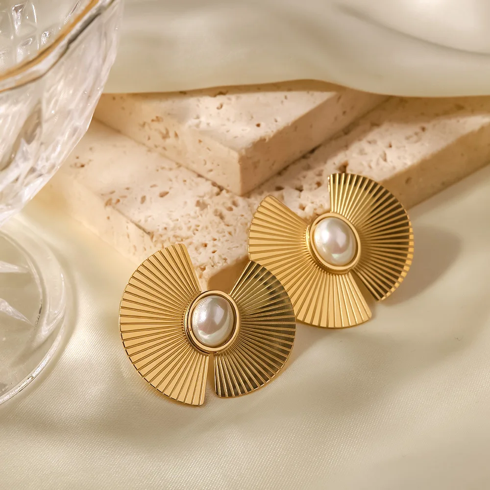 Pearl Flowers - Anti Tarnish 18k Gold Plated earrings