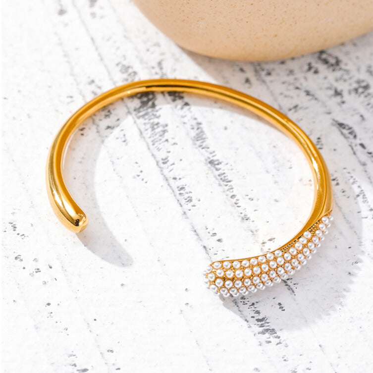 Elegant Pearl Cuff Bracelet - 18K Gold Plated