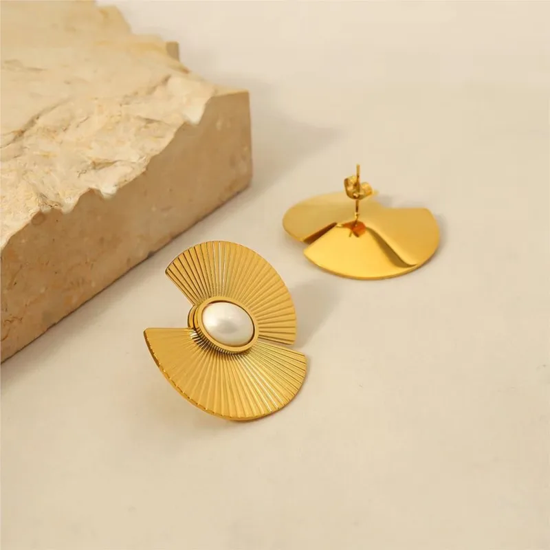 Pearl Flowers - Anti Tarnish 18k Gold Plated earrings