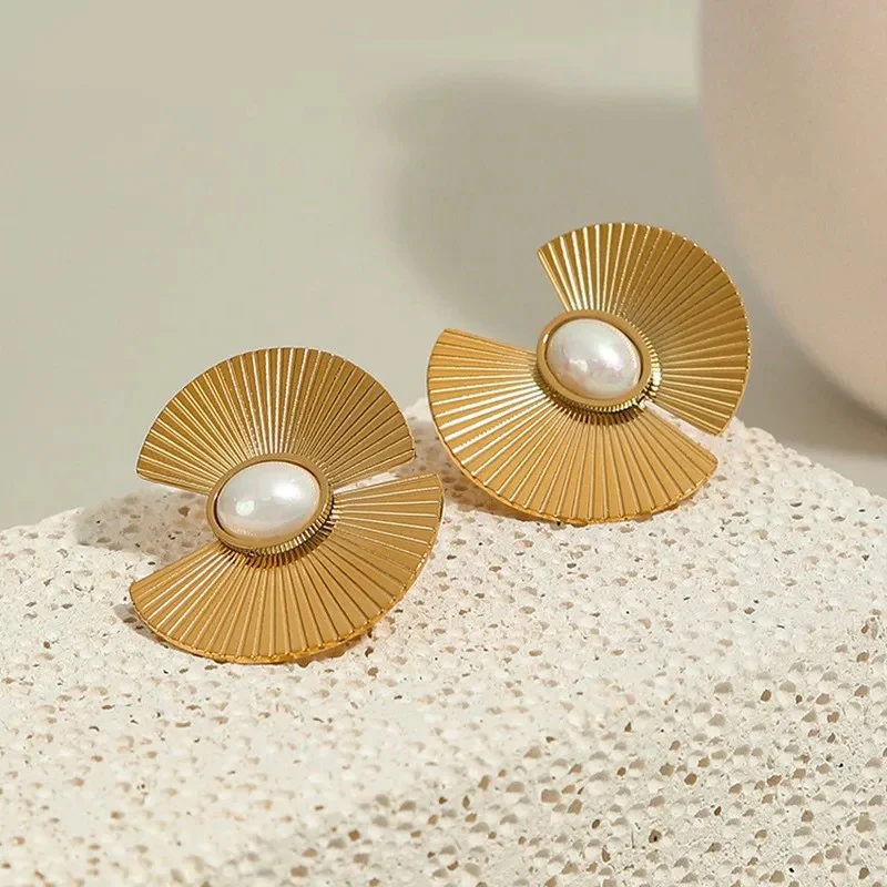 Pearl Flowers - Anti Tarnish 18k Gold Plated earrings